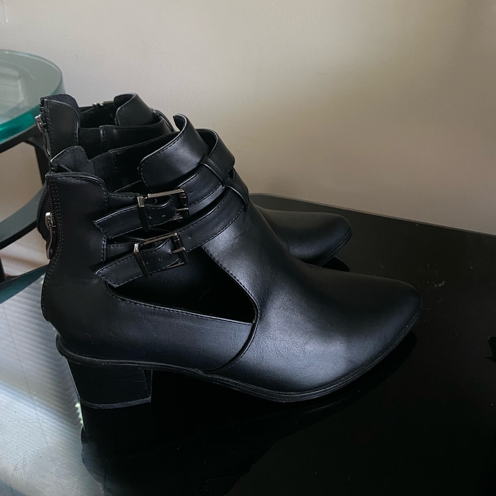 Liz Claiborne women shoes